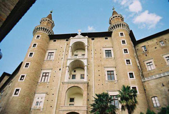 palazzo_ducale_di_urbino_2.jpg